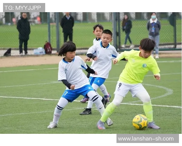 足球明星下棋精彩瞬间集锦让你领略运动员的智慧与风采